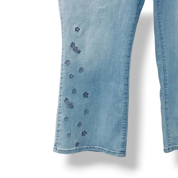 Jessica Simpson Jeans Size 20W Ankle Flare Light Wash Embroidered Boho Denim - Picture 3 of 9